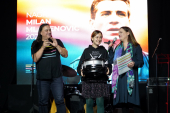 DINA JASHARI JE DOBITNICA NAGRADE MILAN MLADENOVIĆ 2022 SA PESMOM ,,DOMA